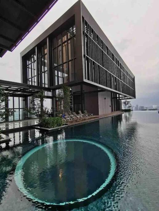 Infinity Pool/ Lucentia Bbcc, Near Lalaport, Pnb118, Klcc Apartment Kuala Lumpur Exterior foto